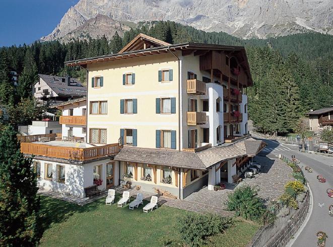 Hotel Jolanda San Martino Di Castrozza Bagian luar foto