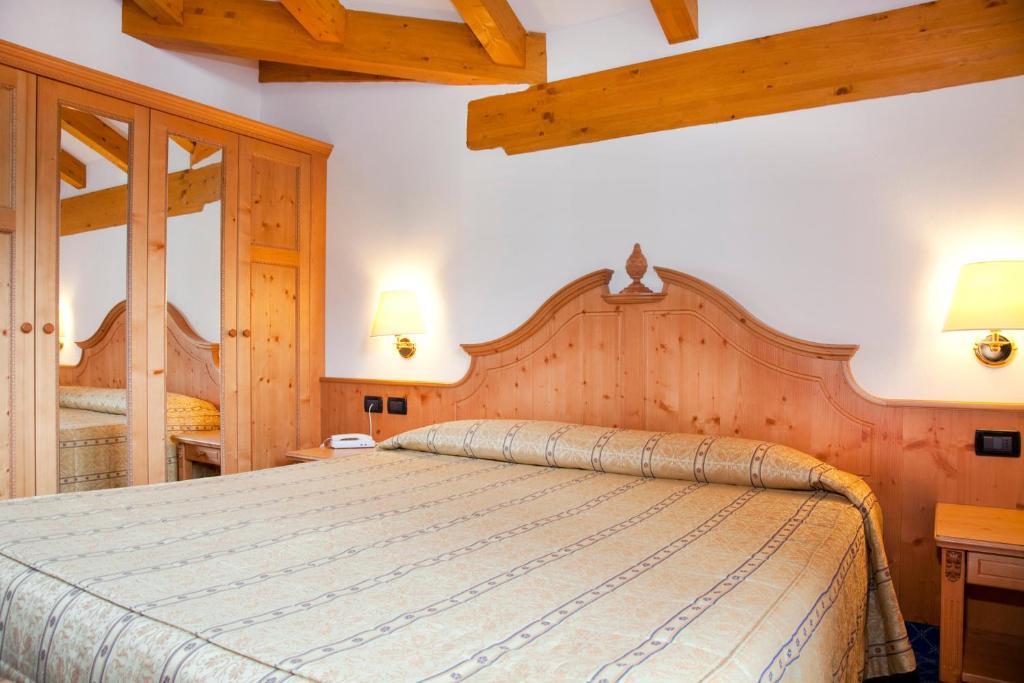 Hotel Jolanda San Martino Di Castrozza Ruang foto